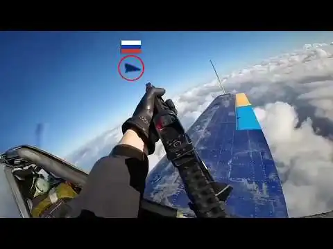 画像 ウクライナ軍は開放式コックピットからロシア軍ドローンをライフルで撃っている